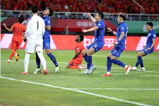 亚洲杯小组赛0球+不胜！全场哨响后，国足球员全体低头